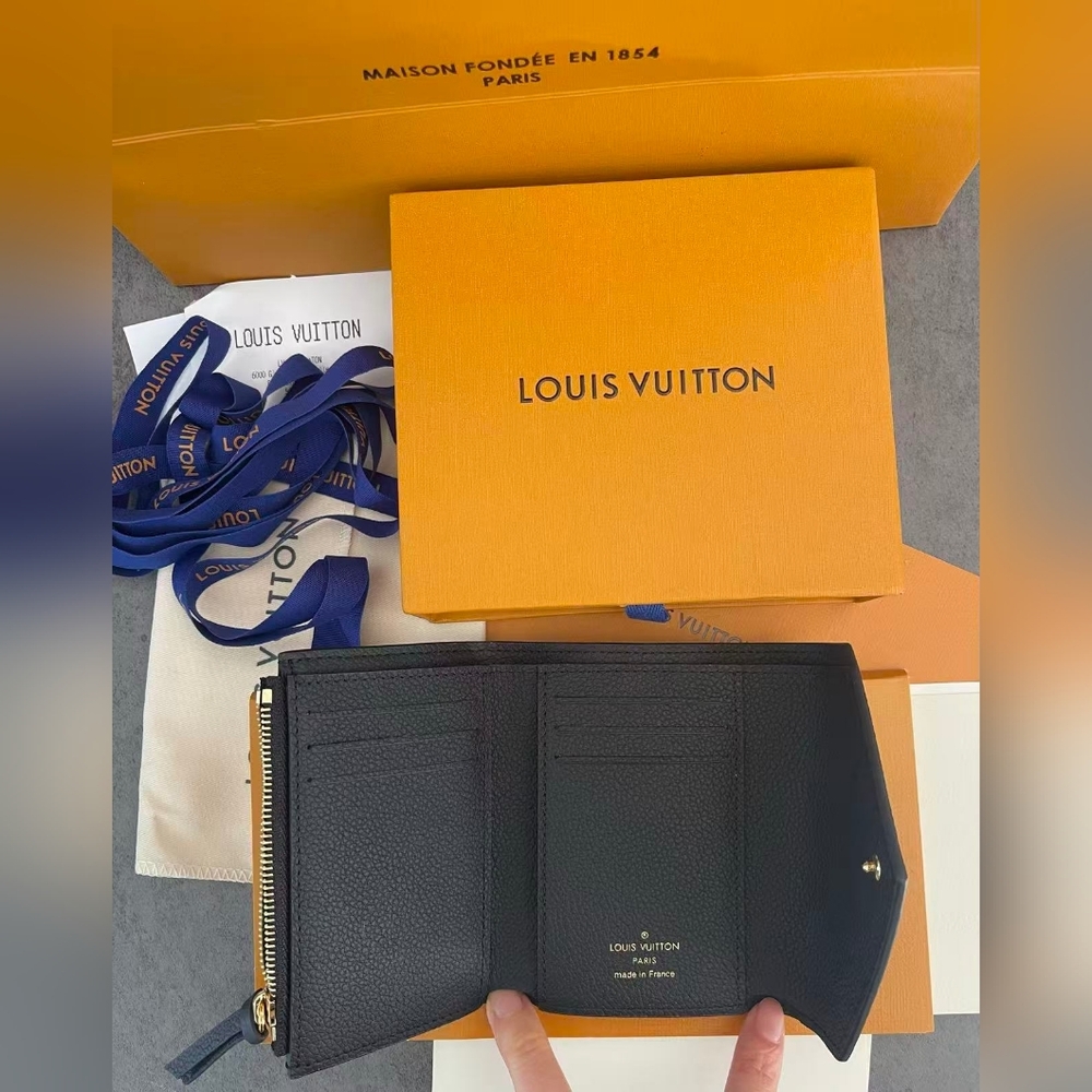 Louis Vuitton Victorine Wallet - Picture 9 of 11
